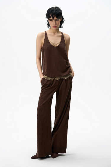 Топ с отделкой под замшу