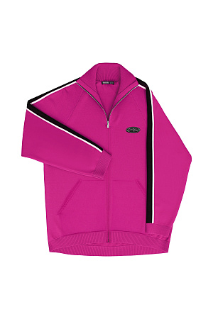 фуксия Бомбер из вискозы с брендированным ярлыком на груди, двухцветным лампасом и боковыми карманами. Воротник-стойка, манжеты и низ изделия в рубчик. Дополнить образ можно брюками или шортами в таком же стиле.