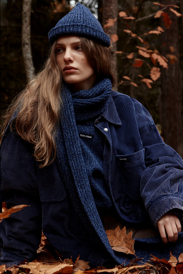 Шарф в рубчик с бахромой 