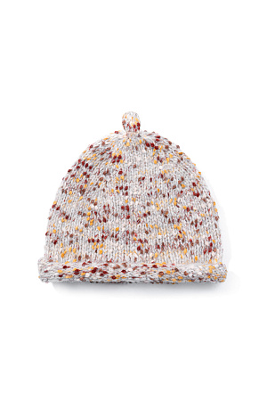 бежевый бежевый Трикотажная шапка-докер с плотной посадкой по голове и подвернутым краем. Модель из буклированной пряжи с добавлением шерсти альпака.