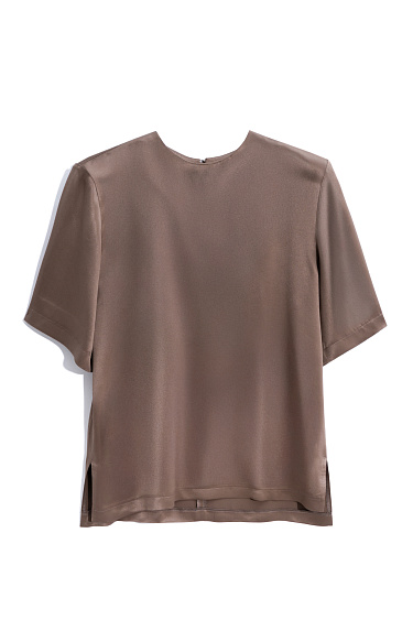 Атласная футболка с подплечниками