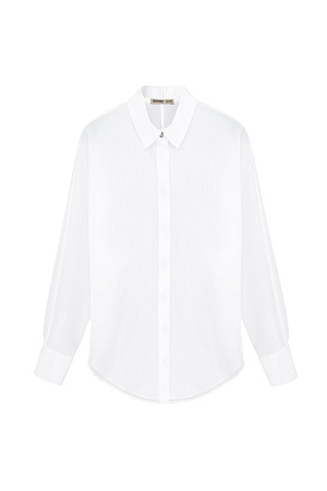 белый Классическая рубашка из 100% хлопка. Отложной воротник, длинные рукава с манжетами на пуговицах и закругленный нижний край. Застежка на пуговицы под планкой.