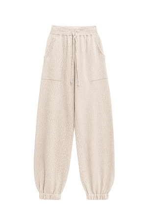 бежевый Трикотажные брюки-джоггеры из хлопка с добавлением вискозы. Модель выполнена в спортивном стиле, с широким эластичным поясом на кулиске, боковыми карманами и широкими манжетами на резинке.