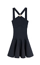 Трикотажное платье длины мини из вискозы. Модель приталенного силуэта на широких бретельках, перекрещенных на лифе и декорированных пряжкой в виде ракушки. Изделие с открытой спинкой, вывязанным лифом и юбкой-солнце.