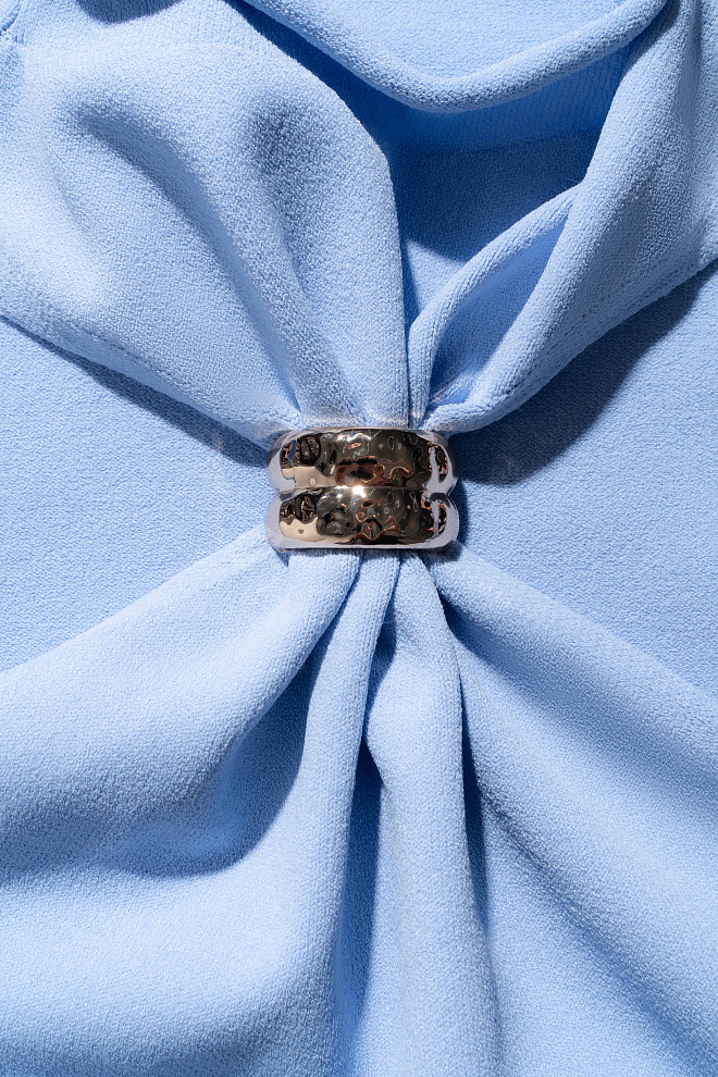 Трикотажный топ с декоративной перемычкой