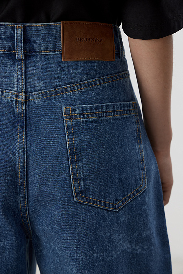 Прямые джинсы с принтом в виде кружева 