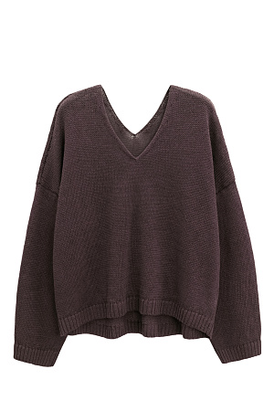 коричневый Трикотажный джемпер из 100% льна с V-образным вырезом. Модель прямого силуэта с длинным рукавом и удлиненной спинкой. Края изделия выполнены в рубчик.