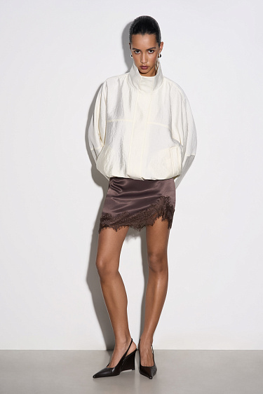 Бомбер с воротником-стойкой