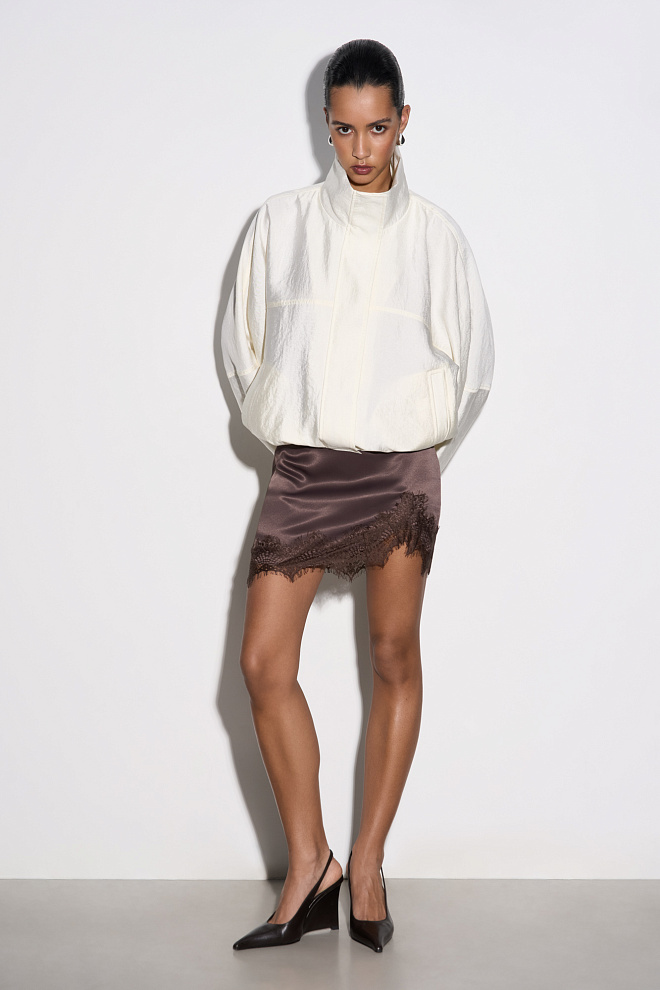 Бомбер с воротником-стойкой