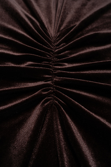 Бархатное платье макси с драпировкой