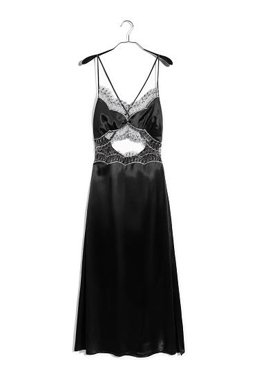 Атласное платье макси с кружевом