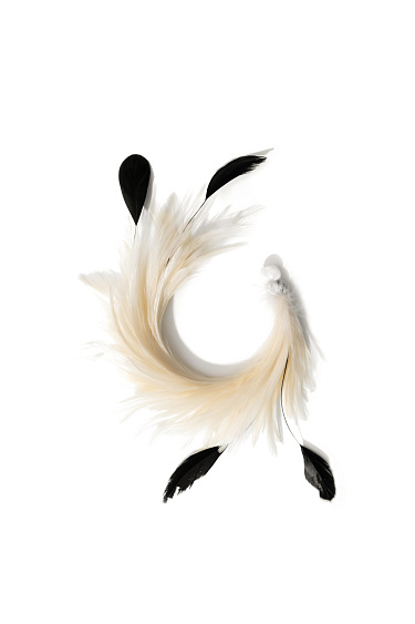 Браслет из перьев 