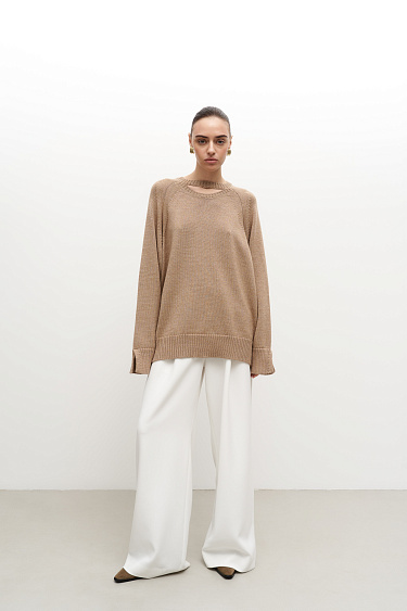 Джемпер с акцентным вырезом