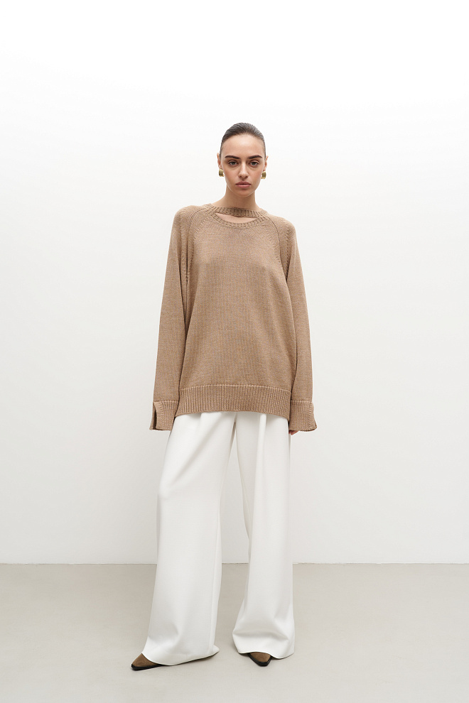 Джемпер с акцентным вырезом