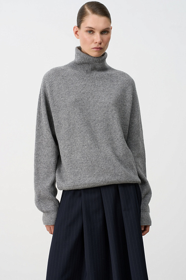 Трикотажный джемпер с воротником-стойкой 