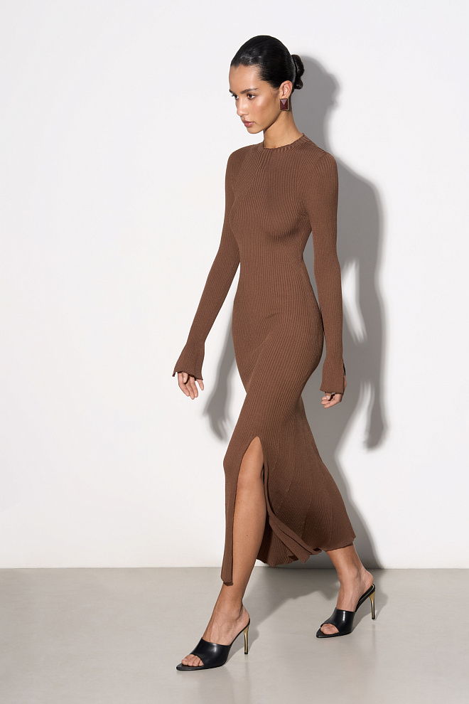 Цельновязаное платье из вискозы