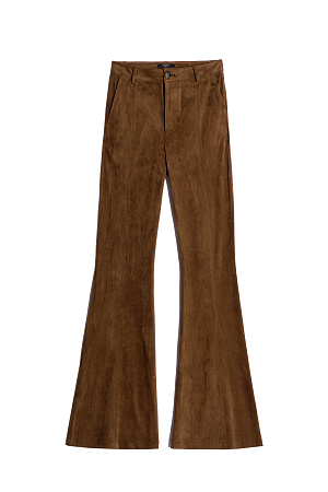 оранжевый Брюки клеш из ткани с имитацией внешнего вида и свойств натуральной замши. Модель&nbsp;&nbsp;со шлевками на поясе для ремня, боковыми карманами и стрелками. Застежка на&nbsp;&nbsp;пуговицу и молнию. Отделка строчкой в тон.