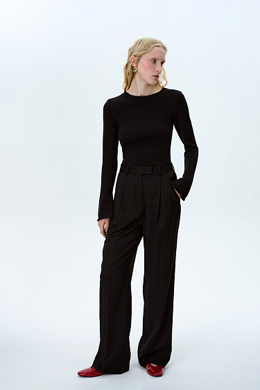 Лонгслив с расклешенными рукавами