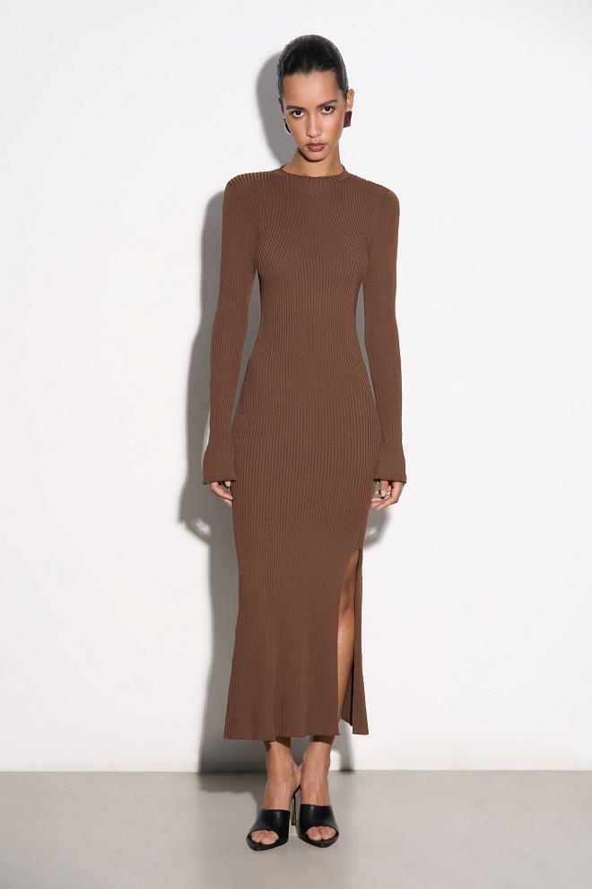 Цельновязаное платье из вискозы