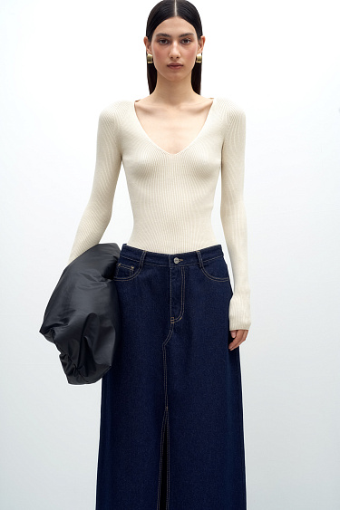 Лонгслив с V-образным вырезом