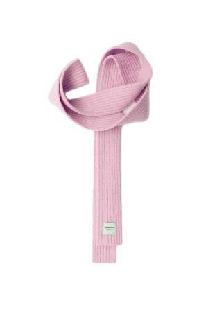 розовый Трикотажный шарф из шерсти с добавлением мохера. Изделие выполнено в рубчик. С брендированным ярлыком.