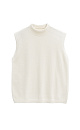 Трикотажный жилет из кашемира и шерсти. Модель без рукавов с воротником-стойкой, выполненным в тонкий рубчик.