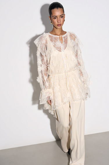 Кружевное мини-платье