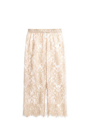 бежевый Юбка длины миди из тонкого кружева. Модель с высоким разрезом сзади и застежкой на скрытую молнию. Изделие выполнено без подкладки.