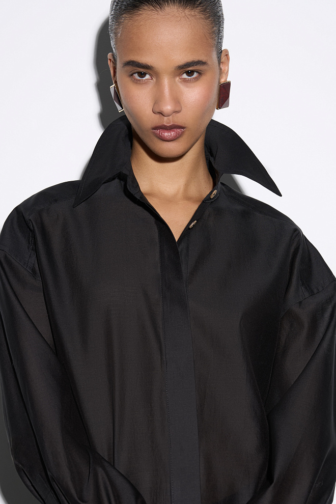 Рубашка из шелка с большими плечами