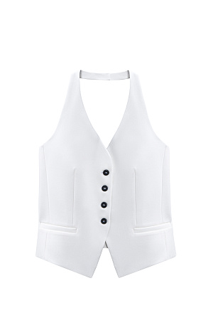 белый Жилет из поливискозы с открытой спиной и вырезом халтер. Модель приталенного силуэта с глубокой проймой, V-образным вырезом горловины и прорезными карманами. Застежка на пуговицы.