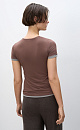 Футболка из модала облегающего силуэта. Модель с коротким рукавом и круглым вырезом горловины.