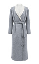 Пальто-халат из двусторонней ткани. В составе 80% шерсти с добавлением 10% ангоры и 10% шелка. Отложной воротник, накладные карманы и тонкий ремень в тон основной ткани. При пошиве этого изделия была использована технология double face, благодаря которой внутренняя сторона выглядит также аккуратно, как и внешняя.