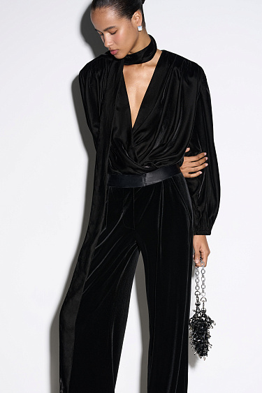 Бархатный блузон с шарфом