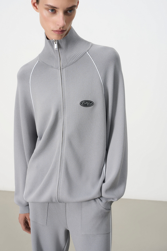 Спортивный бомбер из вискозы