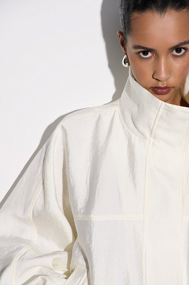 Бомбер с воротником-стойкой