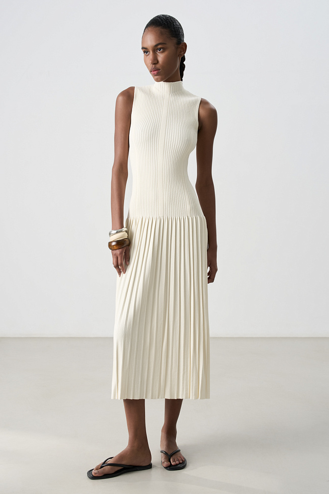 Платье с юбкой плиссе