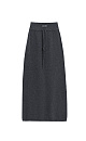 Трикотажная юбка длины макси из кашемира и шерсти. Модель по фигуре, с широким эластичным поясом в рубчик, дополненным кулиской и двумя накладными карманами сзади. Модель декорировано вывязанным логотипом