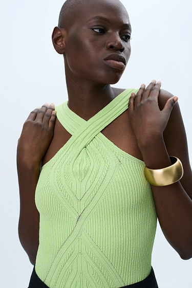 Трикотажный топ с перекрутом