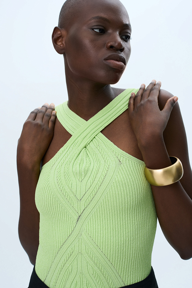 Трикотажный топ с перекрутом