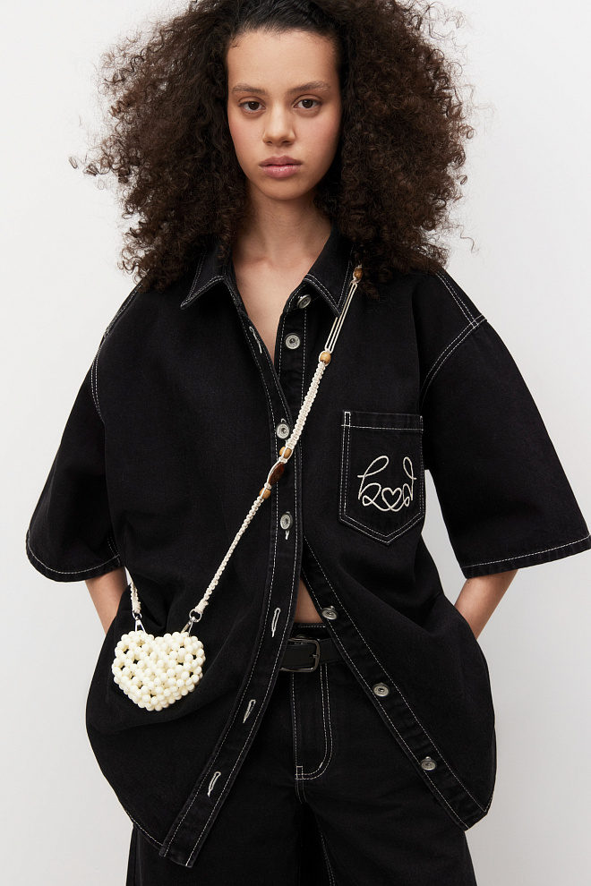 Джинсовая рубашка с вышивкой