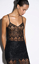 Топ из тонкого кружева. Модель с треугольным лифом, на регулируемых бретельках. Изделие выполнено без подкладки.