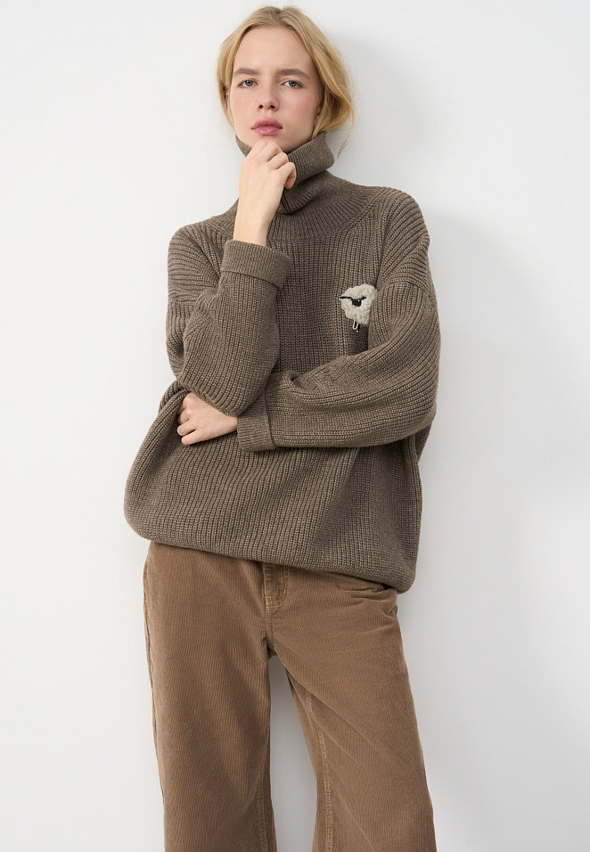 Джемпер с объемным дизайном