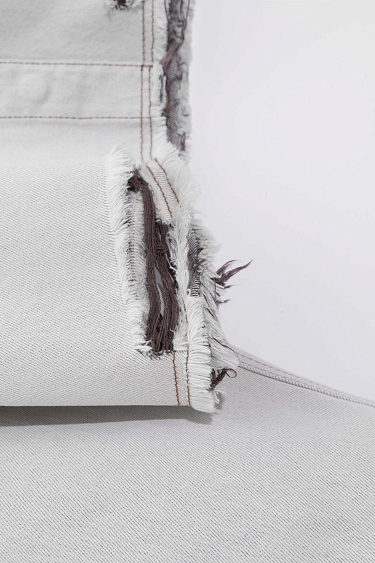 Укороченный джинсовый жакет в стиле гранж