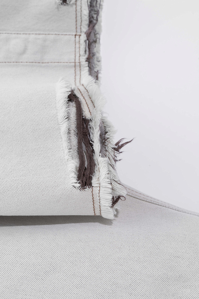 Укороченный джинсовый жакет в стиле гранж