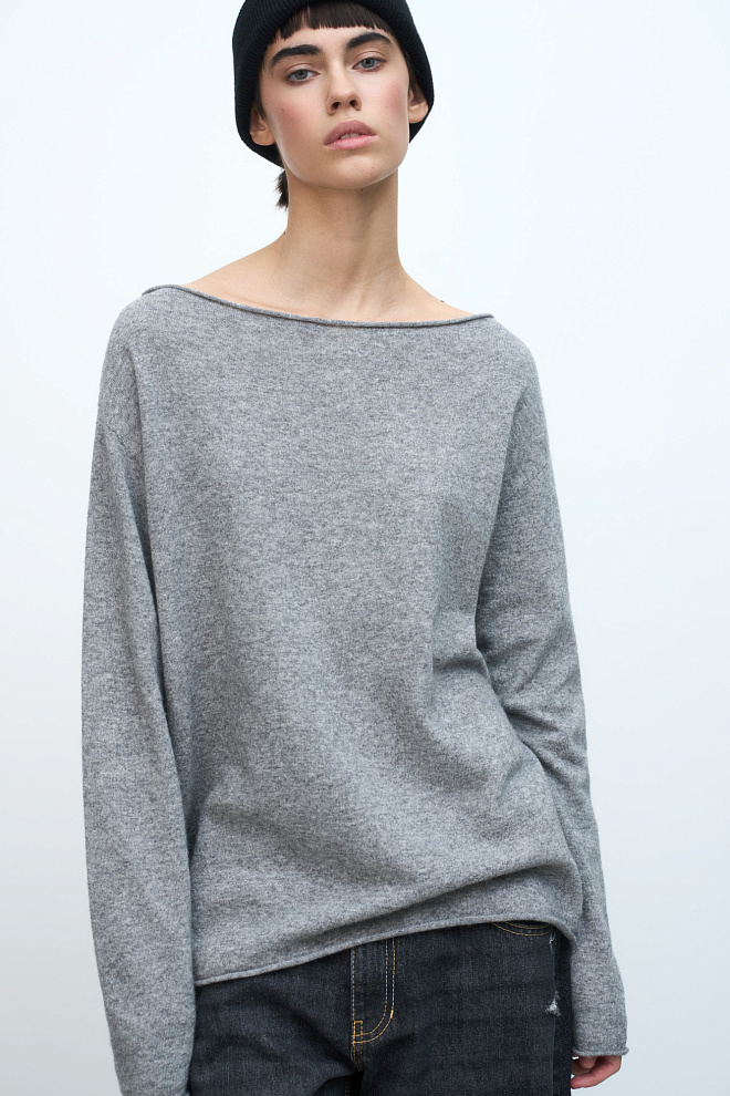 Джемпер с закрученными краями