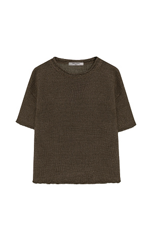 зеленый Трикотажная футболка из 100% льна. Модель свободного силуэта со спущенной линией плеча, коротким рукавом и круглымм вырезом горловины. 