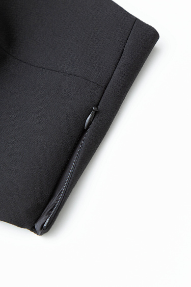 Укороченный топ на лямках