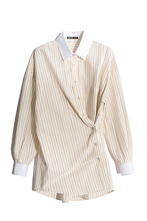 молочный Рубашка, выполненная из 100% хлопка, с принтом в полоску с отнотонными манжетами и отложным воротником. Модель прямого кроя со спущенной линией плеч. Рубашка с двумя вариантами застежки: классическим и наискосок. 