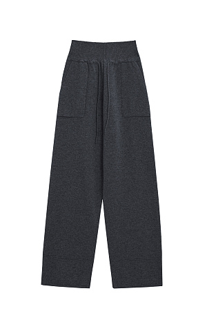 графит Трикотажные брюки из кашемира, шерсти и вискозы. Модель свободного силуэта со средней посадкой, широким эластичным поясом в рубчик и большими накладными карманами. 