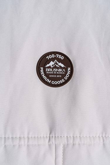 Короткий бомбер с воротником-стойкой